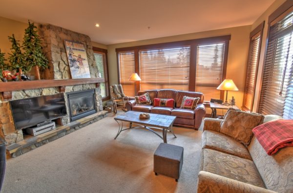 Stonebridge Lodge - 3 bedroom condo - Living Room